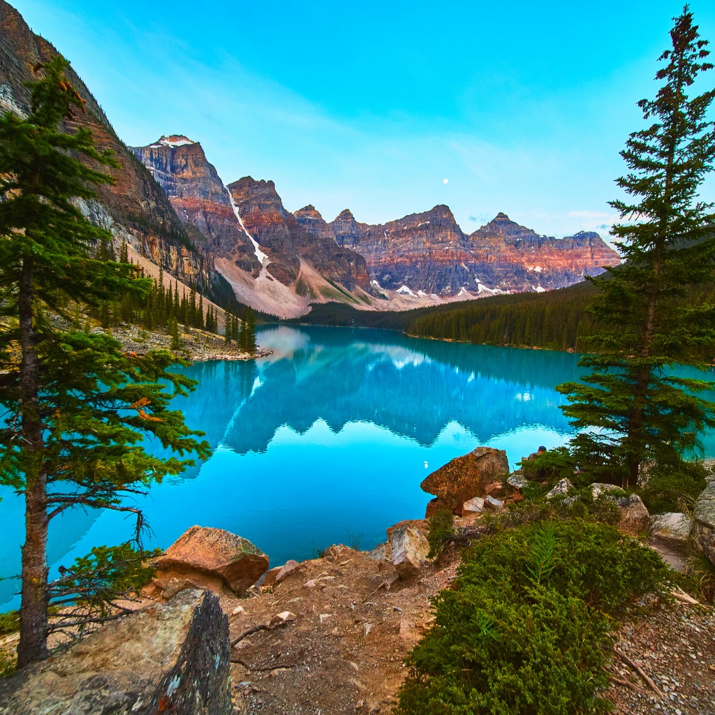 Turquoise Moraine Lake below the Valley of the Ten Peaks in Banff, Canada